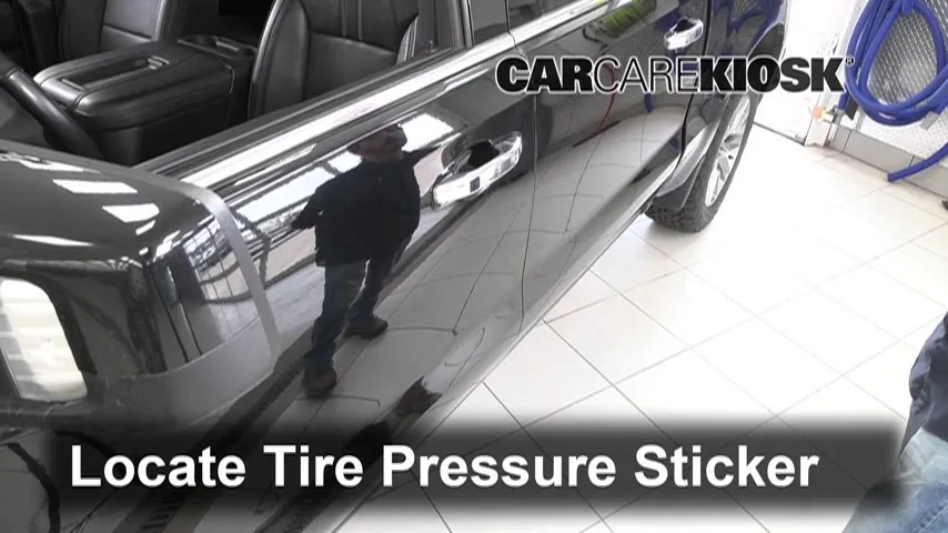 2021 Chevrolet Silverado 1500 High Country 3.0L 6 Cyl. Turbo Diesel Pneus et roues Vérifier la pression des pneus